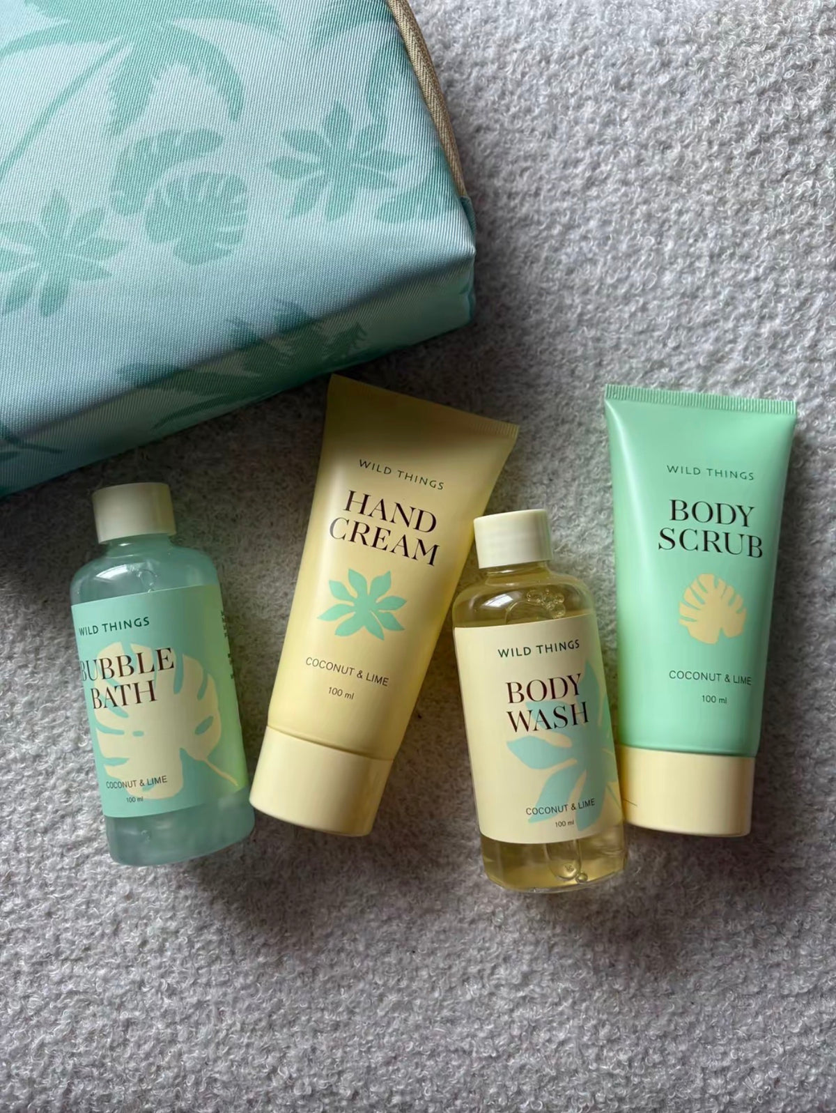 Set travel cosmetic bag