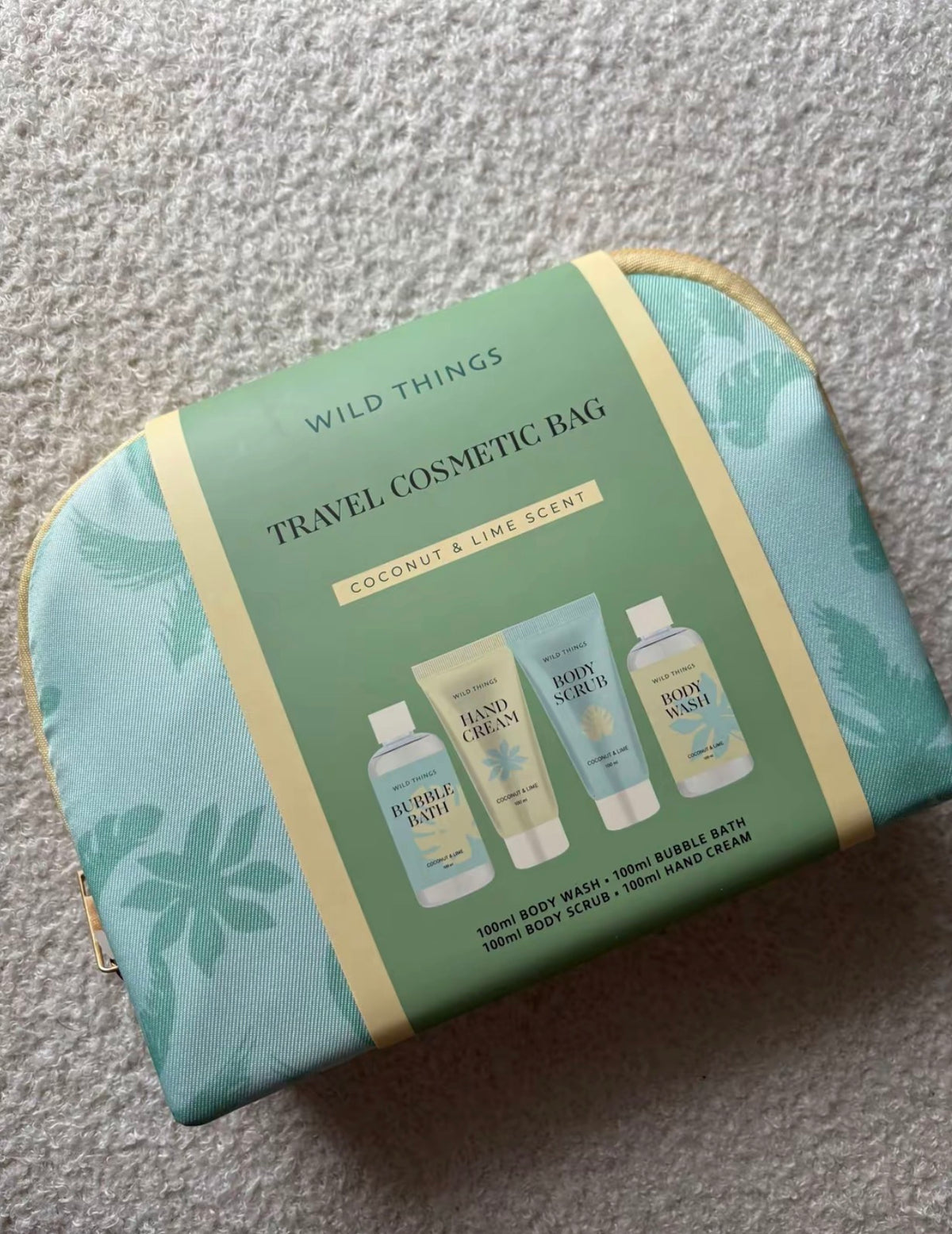 Set travel cosmetic bag